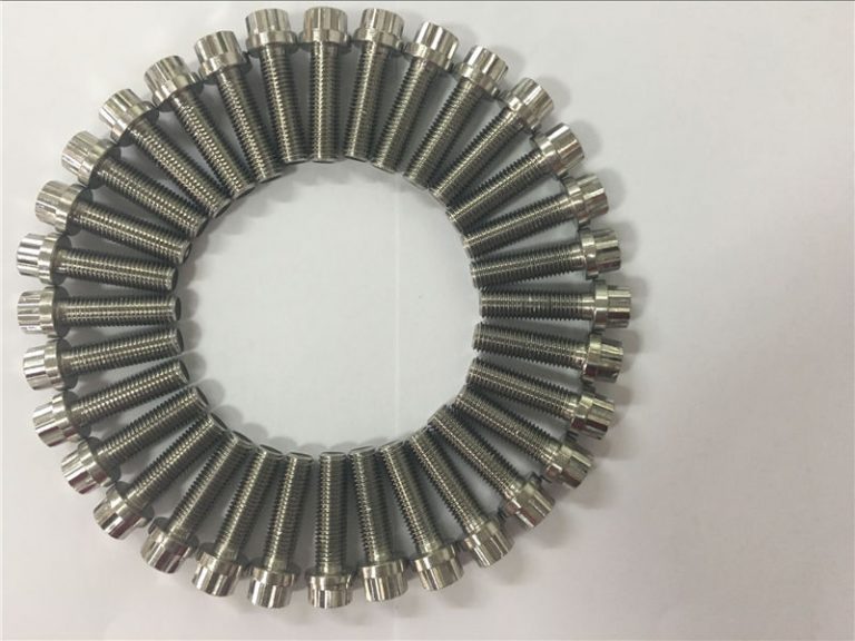 निकला हुआ किनारा बोल्ट